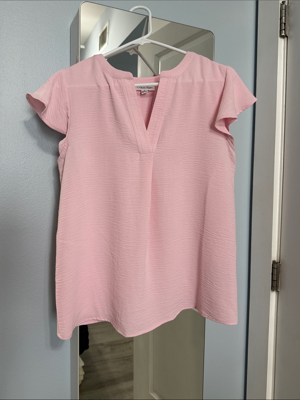 Calvin Klein Light Pink Textured V-Notch Flutter Sleeve Blouse